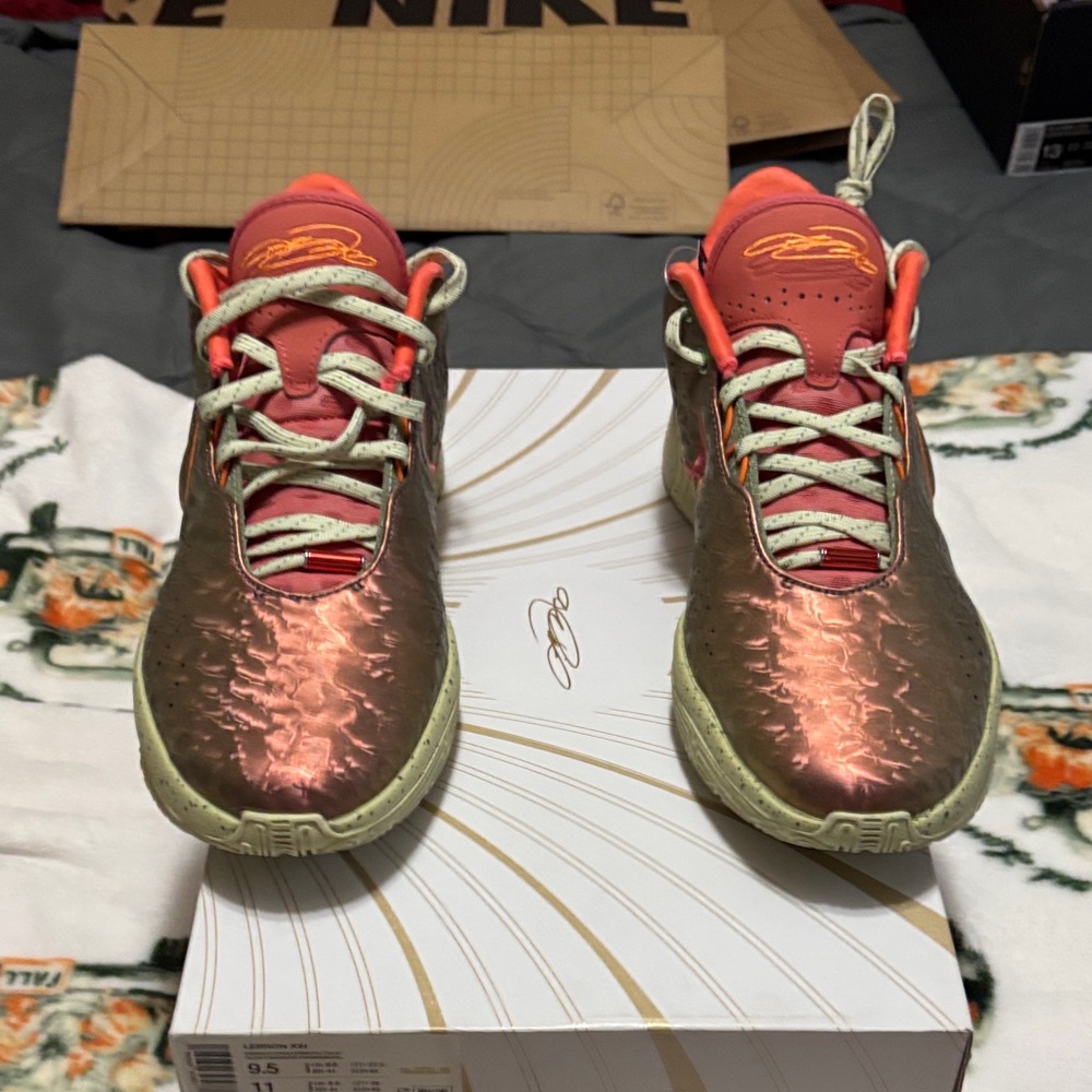 Nike mens Metallic Red and Green Sneakers